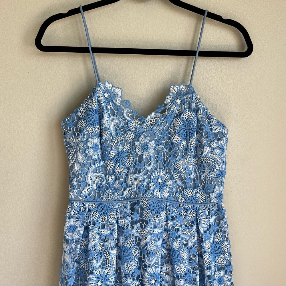 Donna Morgan Chemical Lace Two Tone Dress in Blue, Size 4 - Picture 5 of 10
